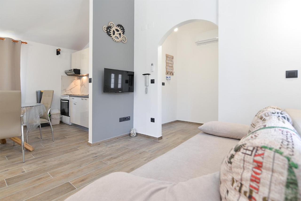 Apartments Elizabeta 1701 Fazana Luaran gambar